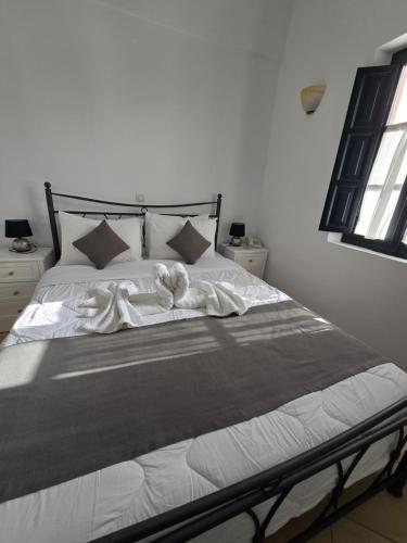 Ένα ή περισσότερα κρεβάτια σε δωμάτιο στο Anthonas Apartments 