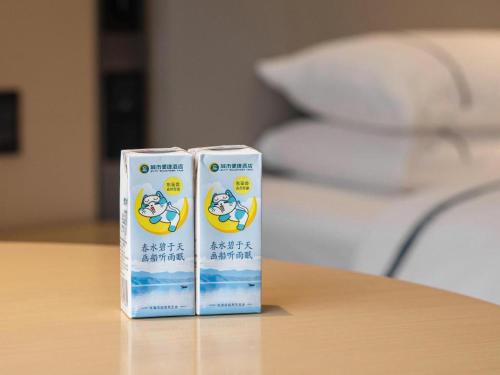 two packs of toothbrushes sitting on a table at City Comfort Inn Wuhan Hankou Railway Station West Square in Wuhan