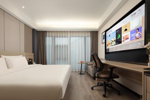 Μια τηλεόραση ή/και κέντρο ψυχαγωγίας στο Atour Hotel Suzhou Jinji Lake Ligongdi