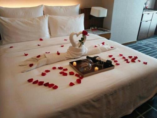 a swan made out of roses on a bed at Chongqing The Lotus Hotel in Chongqing