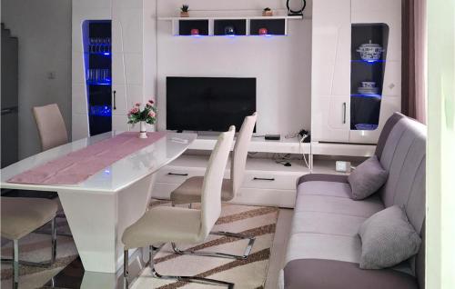 Awesome Apartment In Novi Vinodolski With Wifi