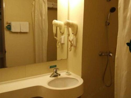a bathroom with a sink and a mirror at Jinjiang Inn Wuhu Fangte Tech Museum Metro Station in Wuhu
