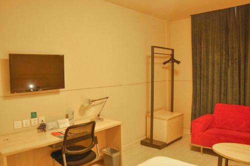 a room with a red couch and a red chair at Jinjiang Inn Pingyao Branch in Pingyao