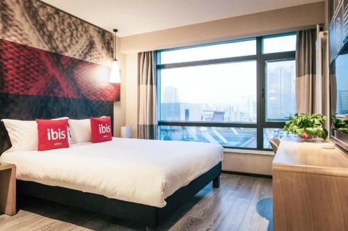 Postel nebo postele na pokoji v ubytování ibis Xian South Gate