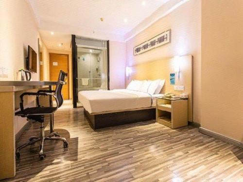 Postel nebo postele na pokoji v ubytování City Comfort Inn Beihai Hepu Bus Terminal