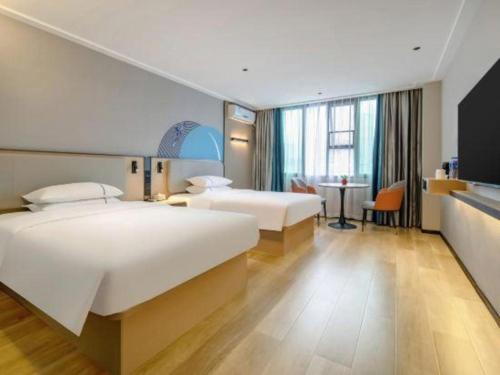 Postel nebo postele na pokoji v ubytování City Comfort Inn Beihai Hepu Bus Terminal