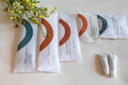 a group of three winners towels with flowers on a table at Atour Hotel Weihai Shidao in Dongshan
