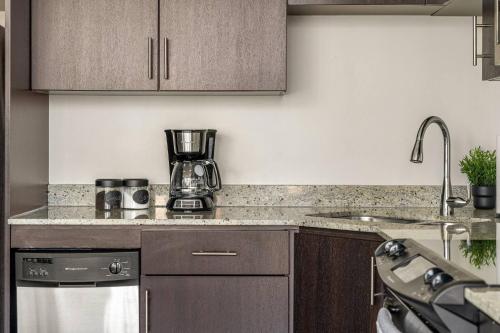 Fotografie z fotogalerie ubytování The Prime Downtown | Luxe Condo + Free Parking v destinaci Calgary