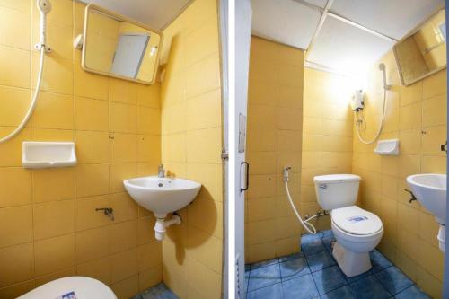 a bathroom with a toilet and a sink at OYO 75372 Flight hut hotel in Hua Hin