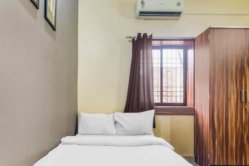 Ένα ή περισσότερα κρεβάτια σε δωμάτιο στο Hotel O Shanvi Inn