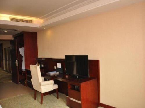 a room with a desk with a computer and a chair at Xian Union Alliance Atravis Executive Hotel in Xi'an