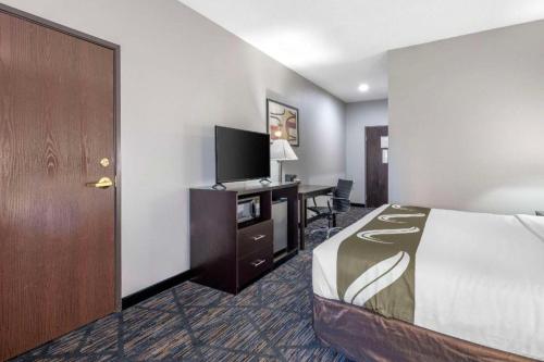 Ένα ή περισσότερα κρεβάτια σε δωμάτιο στο Quality Inn & Suites Lincoln North