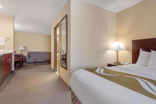 Ένα ή περισσότερα κρεβάτια σε δωμάτιο στο Quality Inn & Suites Lincoln North
