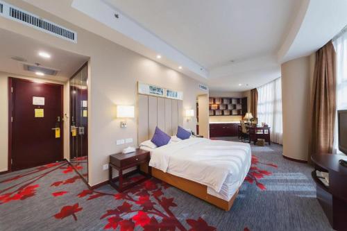 Postel nebo postele na pokoji v ubytování Inzone Garlnd Hotel Zhangqiu