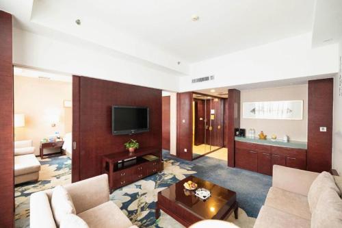 TV a/nebo společenská místnost v ubytování Inzone Garlnd Hotel Zhangqiu