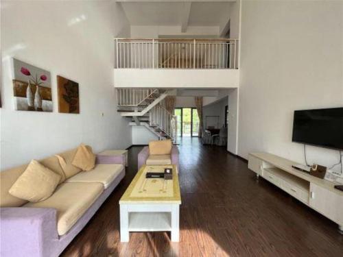 a living room with a couch and a coffee table at The Century Seaview Hotel in Shenzhen
