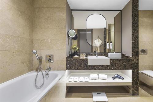 Bilik mandi di Kempinski Hotel The Dome Belek