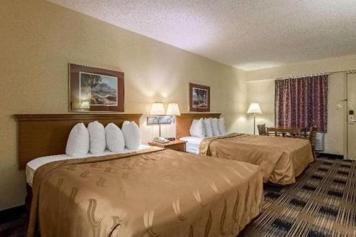 Ένα ή περισσότερα κρεβάτια σε δωμάτιο στο Quality Inn