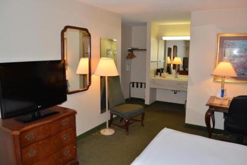 a hotel room with a television and a bedroom at Chicago Lake Shore Hotel in Chicago