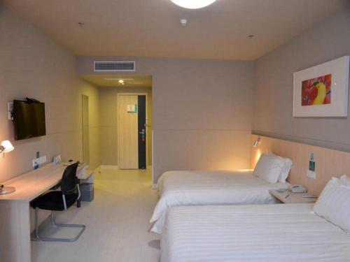 Letto o letti in una camera di Jinjiang Inn Tai'an Taishan Railway Station