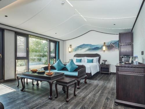 a hotel room with a bed and a table at San Po Hotel in Fuzhou