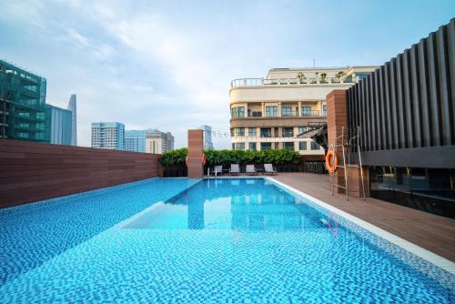 Bazén v ubytování Nhat Ha L’Opera Hotel nebo v jeho okolí