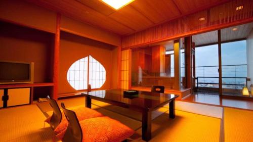 a living room with a table and a couch at Kannawa Onsen Hotel Sansuikan in Beppu