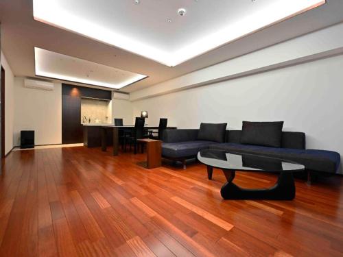 a living room with a couch and a table at Kannawa Onsen Hotel Sansuikan in Beppu