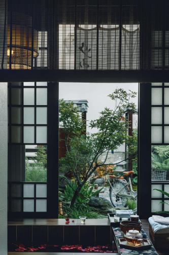 Fotografie z fotogalerie ubytování 以山屋舍izan国风禅意庭院 大理龙龛店 v destinaci Dali Ancient Town