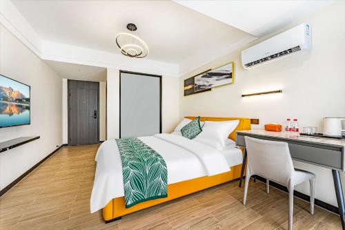 a hotel room with a bed and a kitchen at 漫点 Moodlink Hotel at Taikoo Hui, Sports Center in Guangzhou