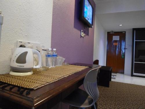 Μια τηλεόραση ή/και κέντρο ψυχαγωγίας στο Regent Hotel