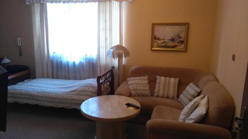 a living room with a couch and a bed at Villa Podkowa in Podkowa Leśna