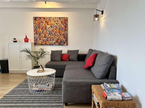 Photo de la galerie de l'établissement Duplex rénové avec vue exceptionnelle sur le port d’Erquy, à Erquy