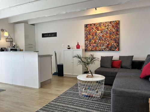 Photo de la galerie de l'établissement Duplex rénové avec vue exceptionnelle sur le port d’Erquy, à Erquy