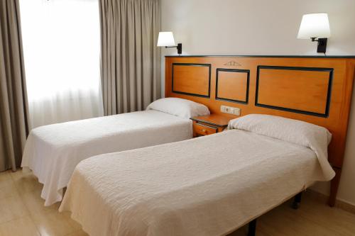 Katil atau katil-katil dalam bilik di Hotel Apartamentos Pyr Fuengirola