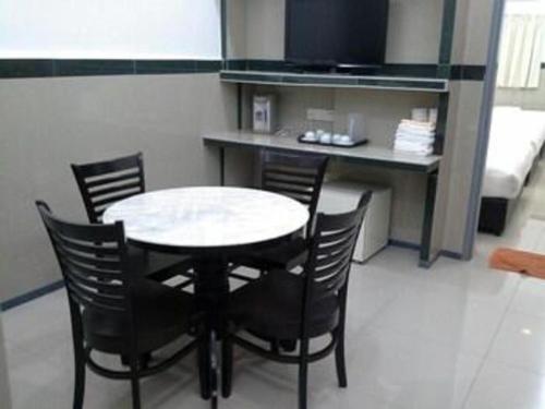 Cucina o angolo cottura di Burmahtel Hotel