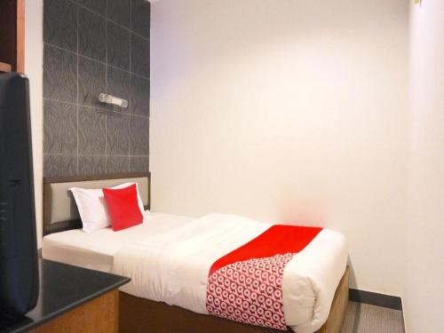 Кровать или кровати в номере OYO 89457 682 Lodge