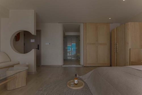 Postel nebo postele na pokoji v ubytování LIUBAI HANDANYI Seaview Resort Hotel