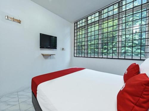 a bedroom with a bed and a large window at OYO 90643 Gks Hotel in Seremban