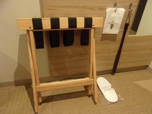 a small wooden bunk bed with a white keyboard at KEIKYU EX INN Keikyu Kawasaki-Station in Kawasaki