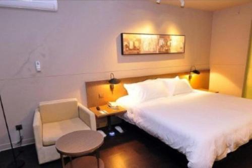 Postel nebo postele na pokoji v ubytování Jinjiang Inn select Hotel Kunming Economic Development Zone Kunming College