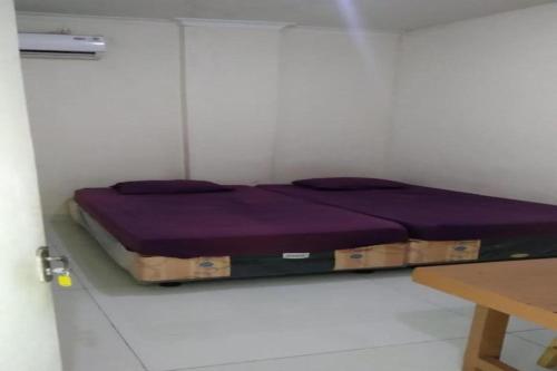Postel nebo postele na pokoji v ubytování Hotel O Kost Bunda Syariah