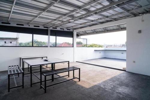 Swimmingpoolen hos eller tæt på Hotel O Mahagoni House Syariah