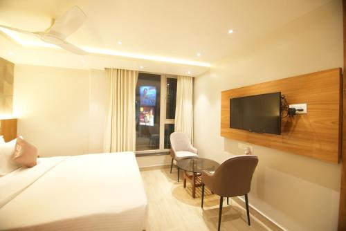 TV a/nebo společenská místnost v ubytování Hotel DC Star, Kolkata