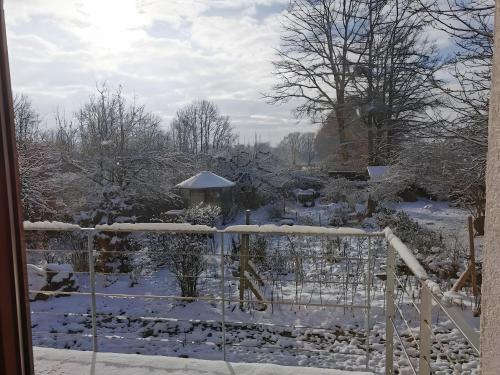a view of a garden covered in snow at Ahlberg Ferienhaus in Mariendorf