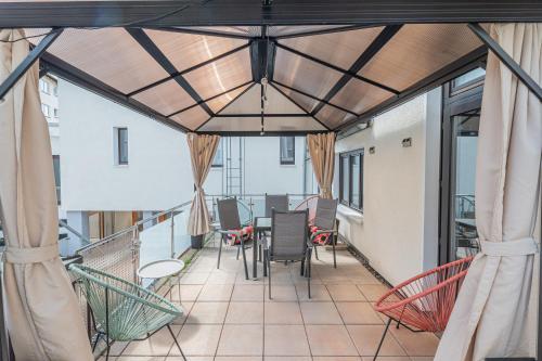 a balcony with a table and chairs on it at Hotel Gute Hoffnung Pforzheim in Pforzheim