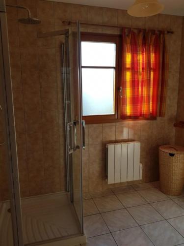 Ένα μπάνιο στο Chalet Mi'Loup, tout confort, à Plainfaing