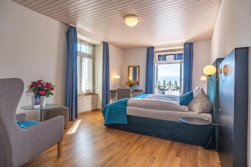 Postel nebo postele na pokoji v ubytování Hotel Royal Luzern