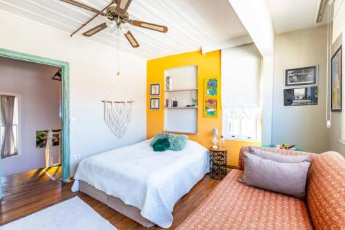 En eller flere senge i et værelse på Historic Balat 2BD2Bath Central House! #388