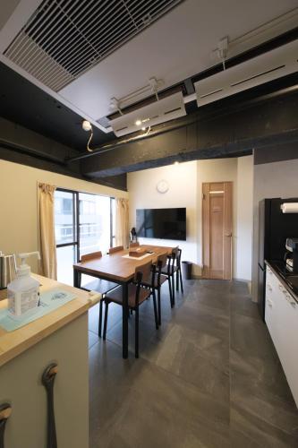 a kitchen and dining room with a table and chairs at Stay Chill Shinbashi in Tokyo